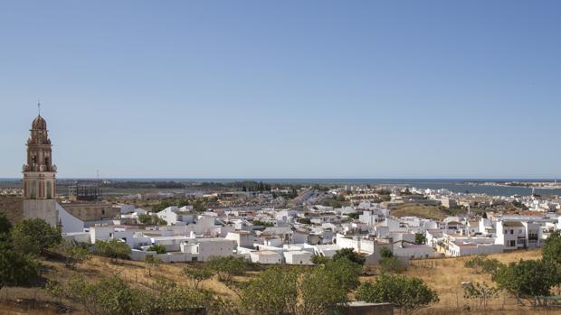 Vista del barrio de la Villa con la iglesia del Salvador dominando el paisaje