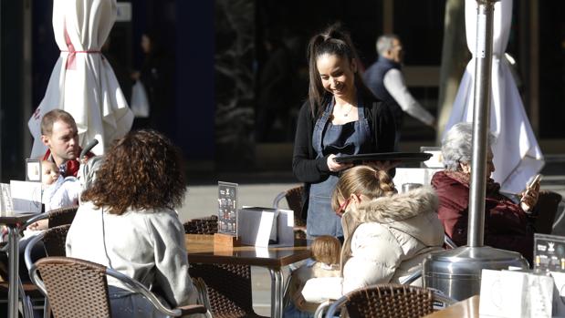 La hostelería es uno de los sectores con más precariedad según el sindicato