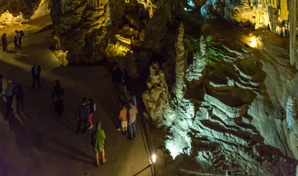Imagen del interior de la cueva de Nerja