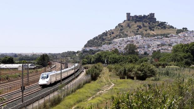El AVE a su paso por Almodóvar