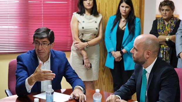 El vicepresidente de la Junta, Juan Marín, durante su visita a Órgiva.