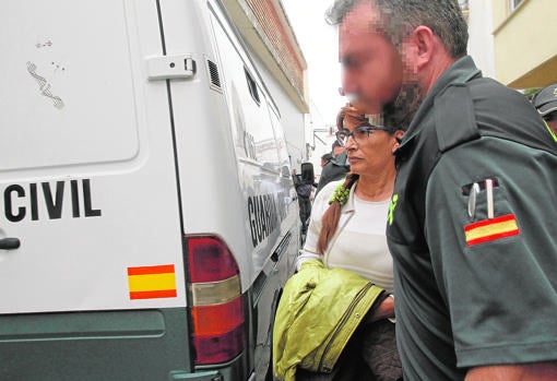 La exalcaldesa Ruiz, durante su detención por la Guardia Civil