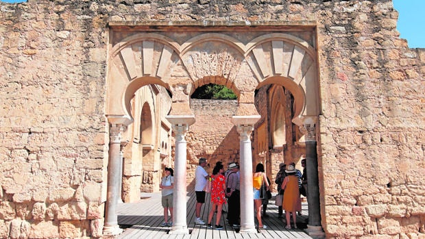 Turistas en el Salón Basilical Superior el verano pasado
