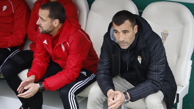 Agné, en el banquillo junto a Arnau