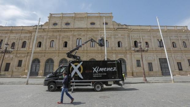 Ximenez Iluminacion Pone Luz A Sevilla En Su Feria De Abril Alternativa Con Decorado Simbolico