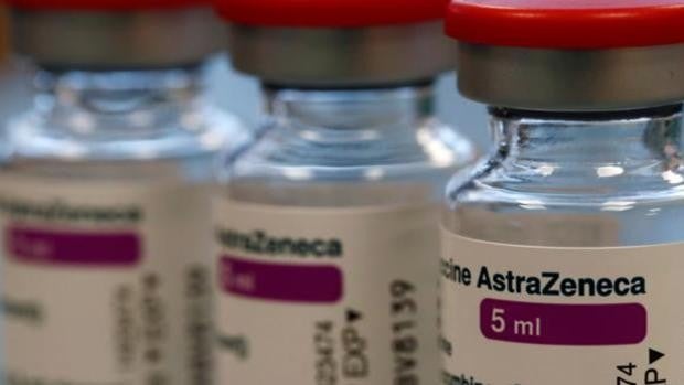 Viales con dosis de vacuna de AstraZeneca
