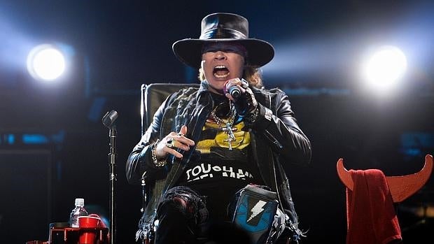 Axl Rose, durante su actuación anoche en Lisboa