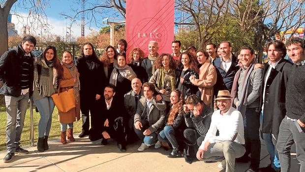 El consejero de Cultura junto a los artistas participantes