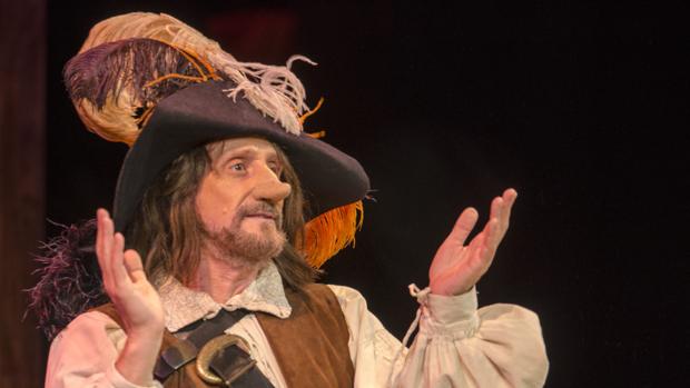 José Luis Gil caracterizado como Cyrano de Bergerac
