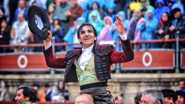 El rejoneador salió a hombros tras cortar ocho orejas y dos rabos -