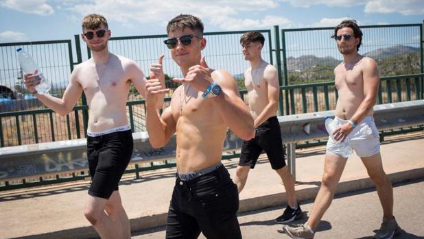 Los «pieles rojas» británicos llegaron varios días antes al camping del FIB