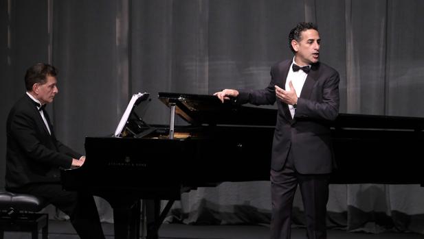 Juan Diego Flórez, acompañado del pianista Vincenzo Escalera