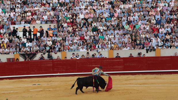 El Cordobés en la plaza de toros de Morón de la Frontera