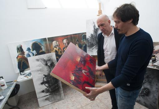 La conversación pintor-historiador resulta interminable, detalles e historias hasta lograr la idea que buscan