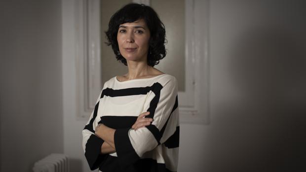La escritora Edurne Portela, fotografiada en Madrid, poco después de la entrevista con ABC
