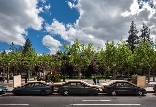 Cubierta de madera sobre los coches de Benedetto Bufalino