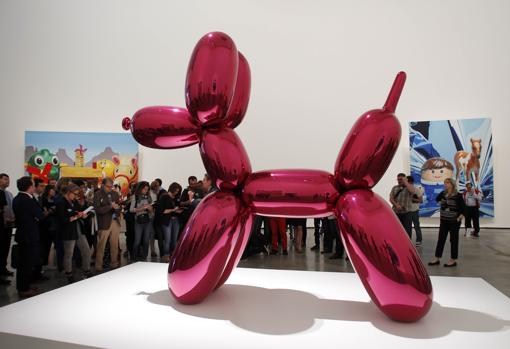 Uno de sus monumentales perros globo, en el Guggenheim de Bilbao, que le dedicó a Jeff Koons una gran retrospectiva en 2015