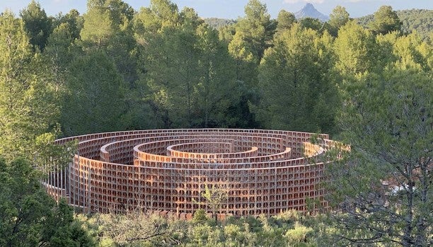 Vista del laberinto propuesto para la muestra por Héctor Zamora