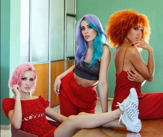 Alba, Sonia y Tamy, en una imagen promocional del nuevo disco de Sweet California, «Origen»