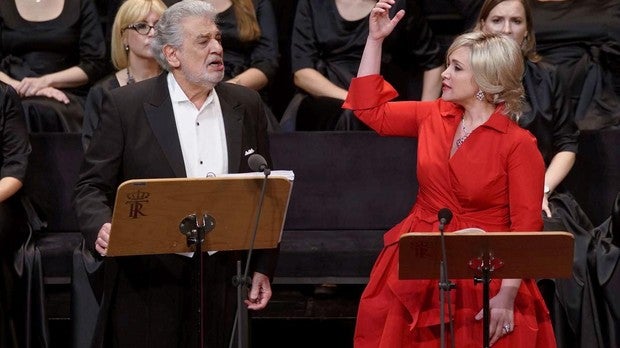 Plácido Domingo (Giacomo) y Carmen Giannattasio