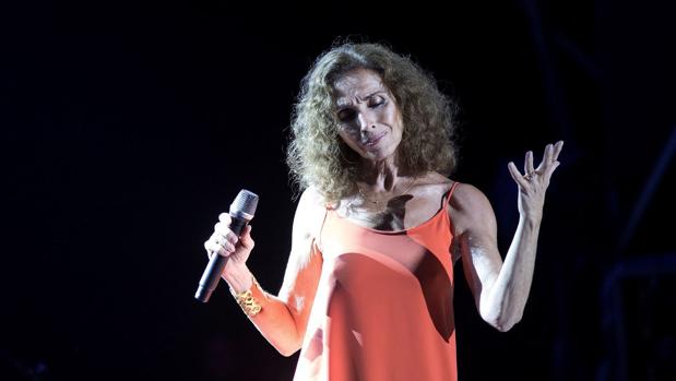 Ana Belén durante un concierto de la gira de presentación de «Vida»
