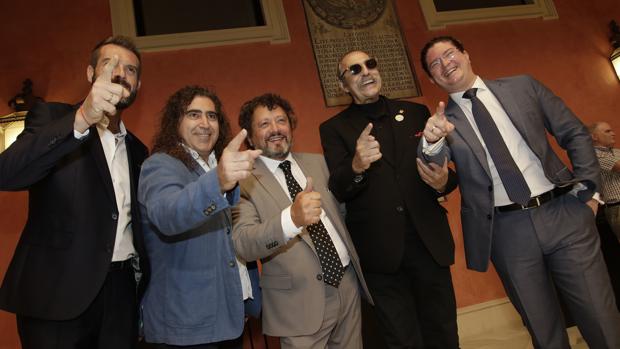 Pascual González y los Cantores de Híspalis durante la presentación del concierto