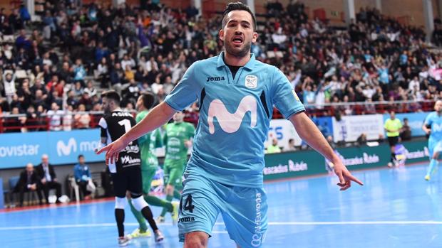 Rafael, jugador de Movistar Inter, celebra un gol contra Osasuna Magna en la liga