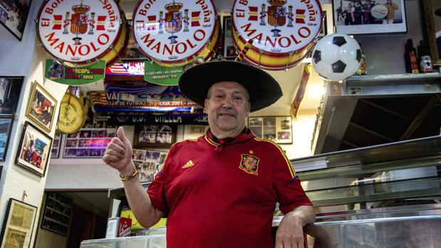 Manolo, en su bar