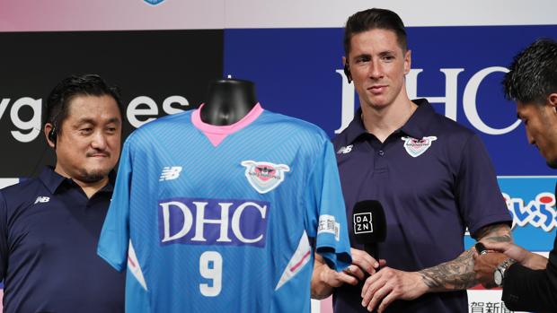 Fernando Torres durante la presentación con el Sagan Tosu
