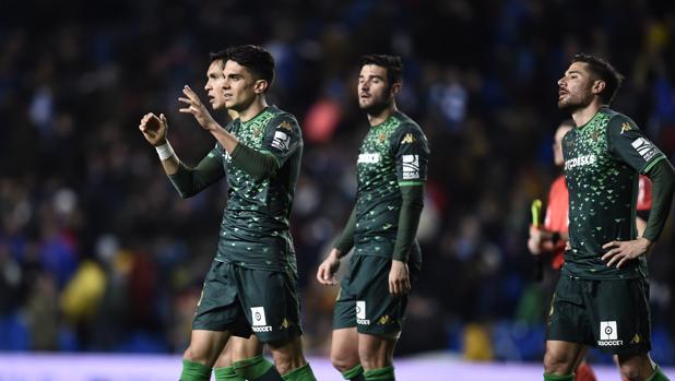 Bartra, Mandi y Javi García, el trío de centrales del Betis en el partido de Copa del Rey frente a la Real Sociedad, junto a Barragán