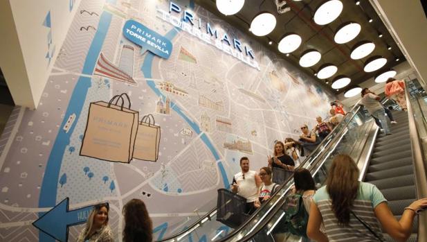 Interior de una tienda de Primark