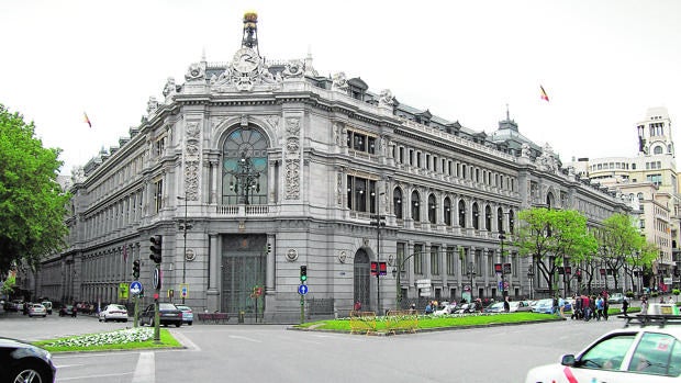 el volumen total de los créditos que las entidades financieras tenían concedidos a sus clientes se ha reducido en diciembre, hasta 1,205 billones de euros