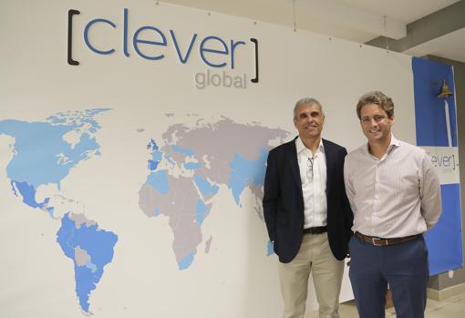 Juan Martínez de Tejada -a la izquierda- y Ángel González Bravo, socios de la gestora Alter Capital, en la sede de Clever Global, empresa de la que el fondo Alter Capital II tiene el 15%