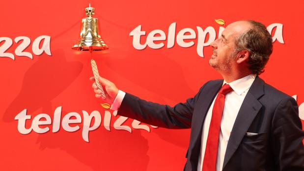 El presidente de Telepizza, Pablo Juantegui, da el campanazo de salida a bolsa en 2016