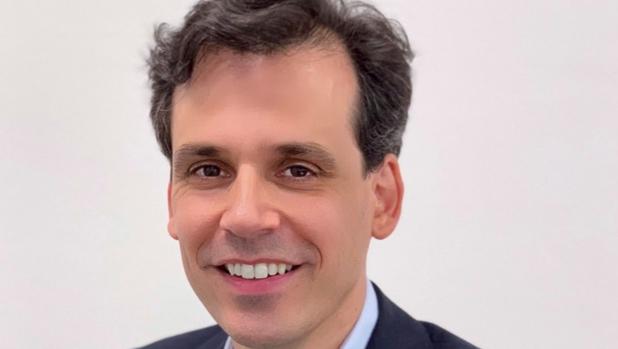Rafael Alcaide es ingeniero de telecomunicaciones por la Universidad de Sevilla