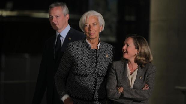 Christine Lagarde junto a la ministra de Economía en funciones, Nadia Calviño