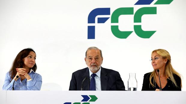 De izda a dcha: Alicia Koplowitz, importante accionista de la constructora junto al magnate Carlos Slim que ostenta la mayoría del accionariado y Esther Koplowitz, presidenta de FCC