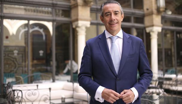Juan Antonio Alcaraz en el hotel Alfonso XIII de Sevilla