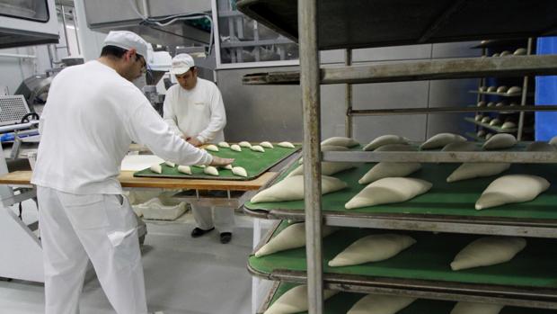 Fábrica de Pansur, proveedor de pan congelado y bollería, en el polñígono La Isla de Dos Hermanas - Rocío Ruz