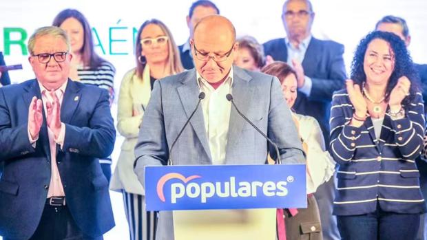Javier Márquez, candidato a la alcaldía de Jaén, junto a miembros de sus candidatura
