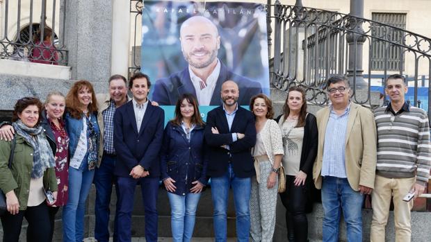 El candidato de Mesa de la Ría, Rafael Gavilán, con parte de su equipo