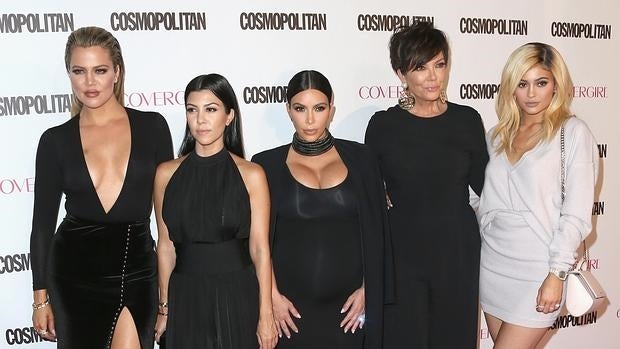 Khloe, Kourtney y Kim Kardashian con Kylie Jenner y Kris Jenner (la madre del clan y cabeza pensante de la familia)
