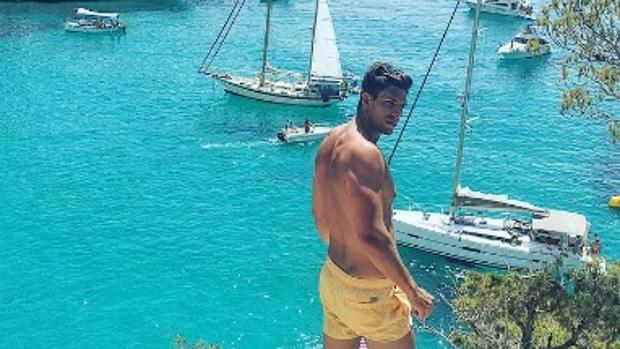 Diego Matamoros disfruta de unos días de playa junto a su pareja