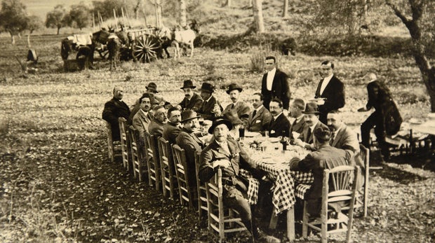 En el Manso de Diego. En febrero de 1912 el duque de San Pedro Galatino, en primer plano, organizó una cacería de cinco ojeos al Rey Alfonso XIII