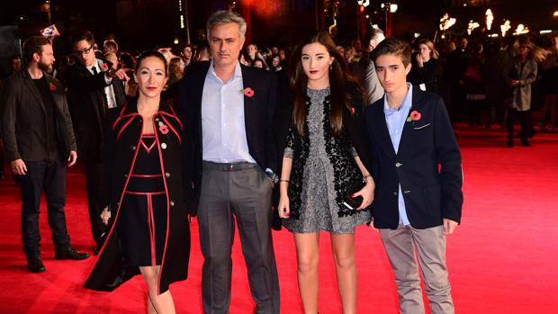 Mourinho y familia: Matilde madre, Matilde hija y el joven José Mario