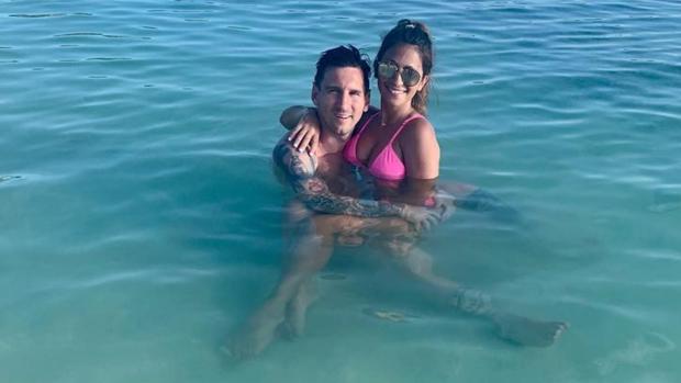 Messi y Roccuzzo, en el Caribe