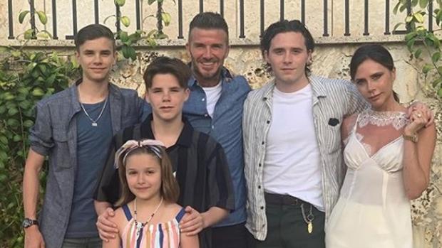 De izda. a dcha.: Romeo, Harper Seven, Cruz, David, Brooklyn y Victoria Beckham