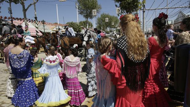 Hay 19 casetas públicas que abren sus puertas en esta edifición de la Feria de Abril