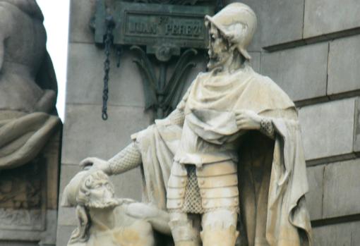 Estatua de Pere Bertran y Margarit en el Monumento a Colón (Barcelona)