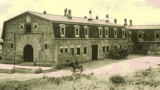 Imagen del Parador de Gredos en 1930, donde tuvieron lugar las Conversaciones Católicas a mediados de siglo